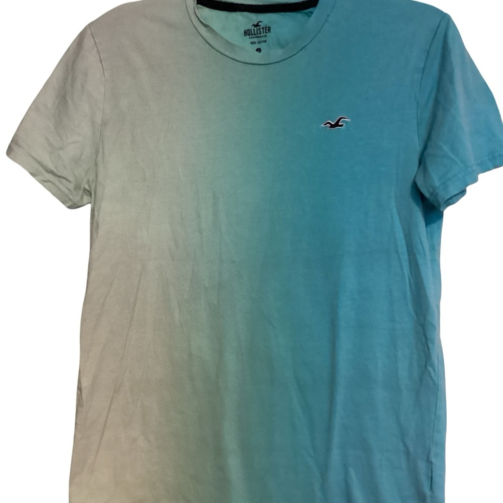 Hollister Men's Gradient Blue and Gray Tee